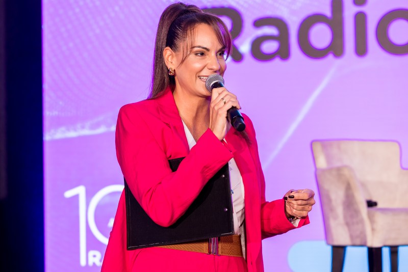 Kiss Orsolya műsorvezető a Radio Workshop 2025 színpadán
